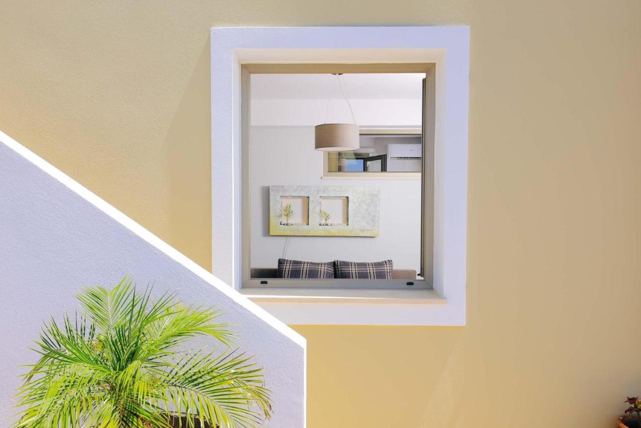 Sea View Luxury Apartments Плакиас Екстериор снимка