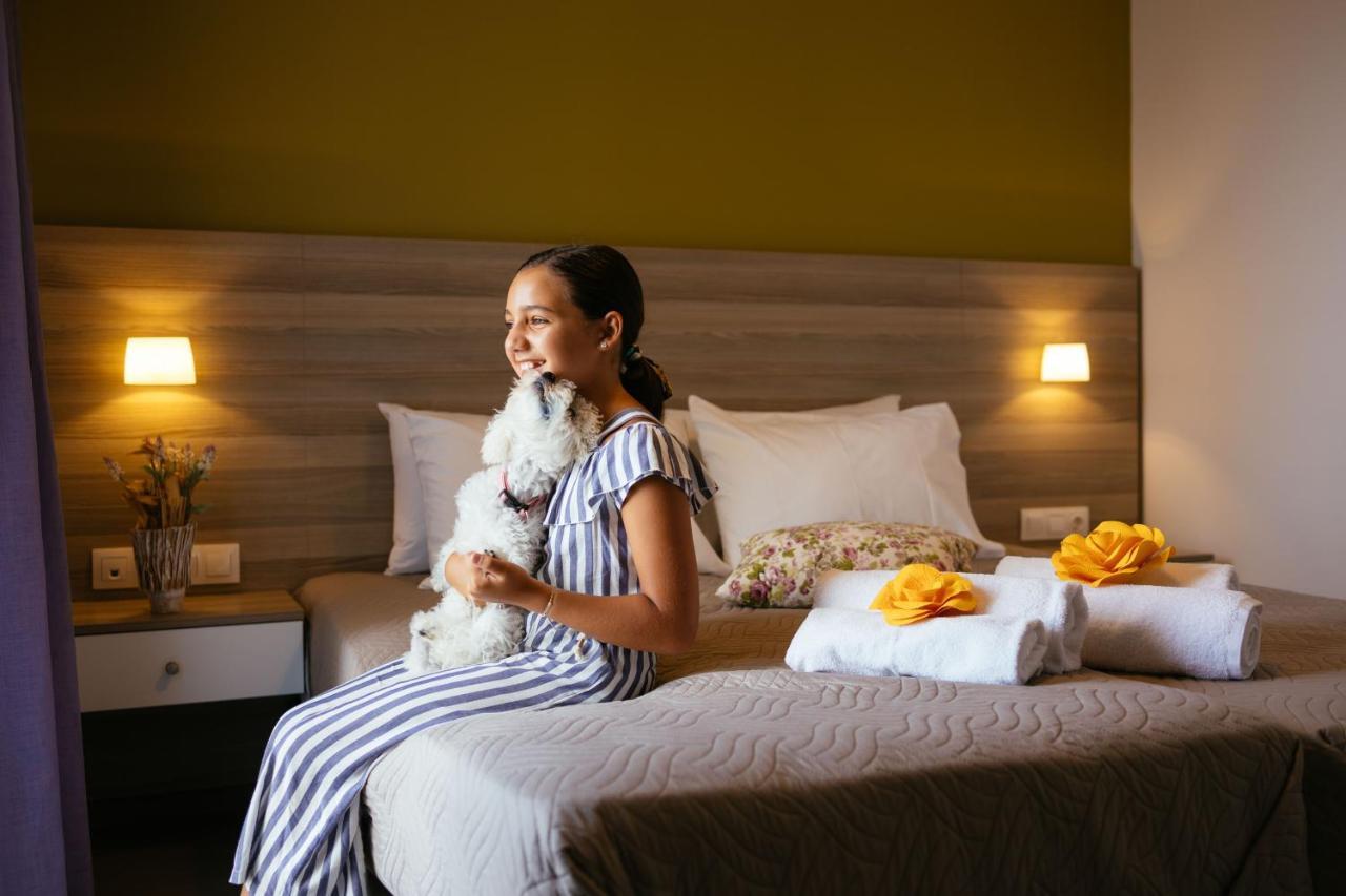 Sea View Luxury Apartments Плакиас Екстериор снимка