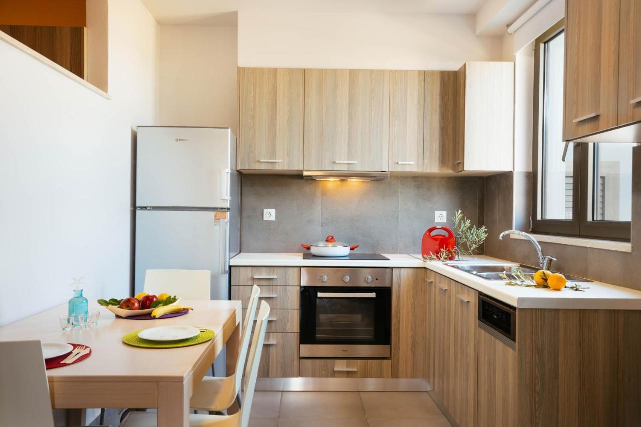 Sea View Luxury Apartments Плакиас Екстериор снимка