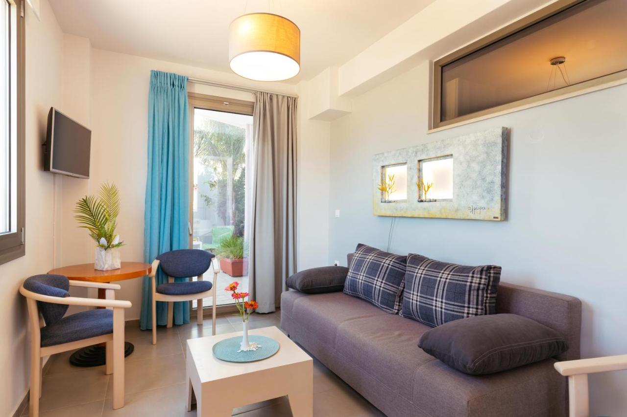 Sea View Luxury Apartments Плакиас Екстериор снимка