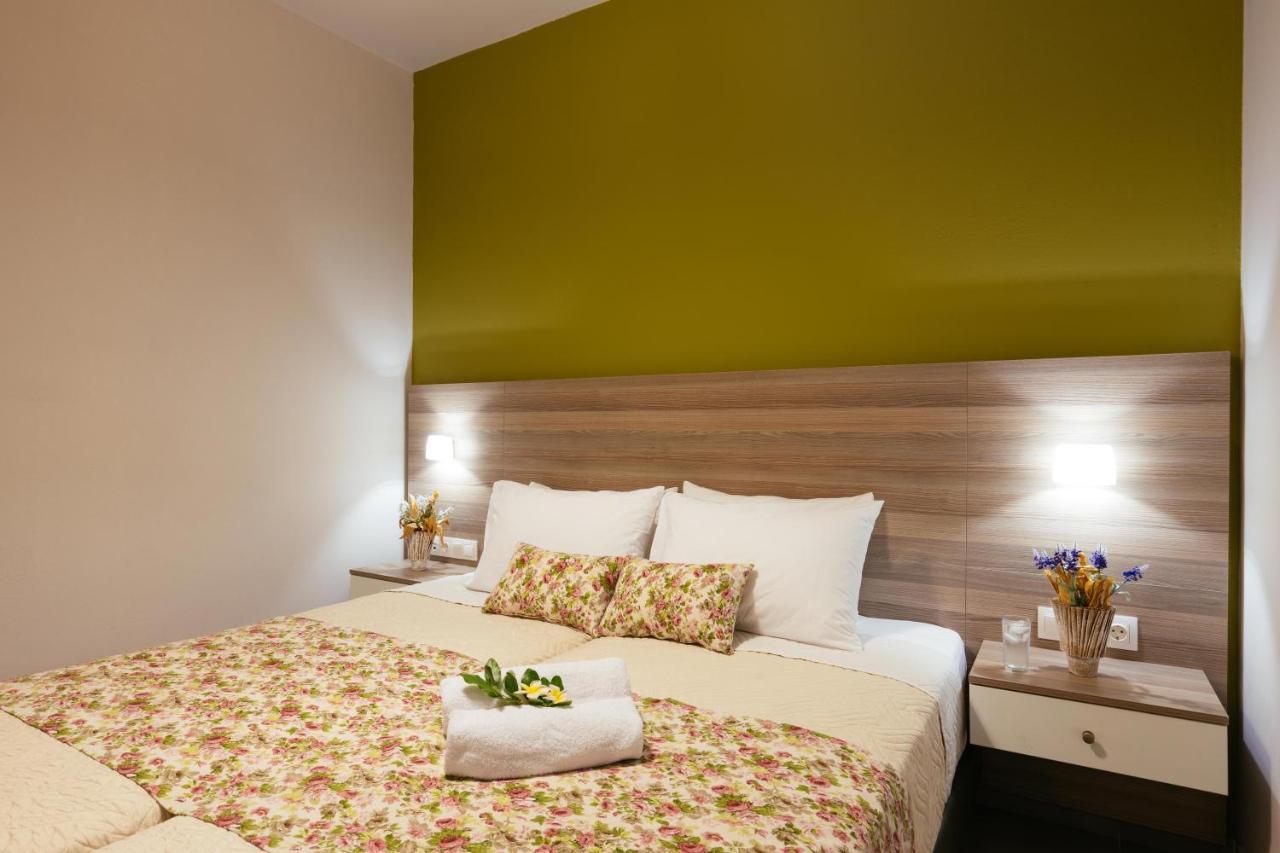 Sea View Luxury Apartments Плакиас Екстериор снимка