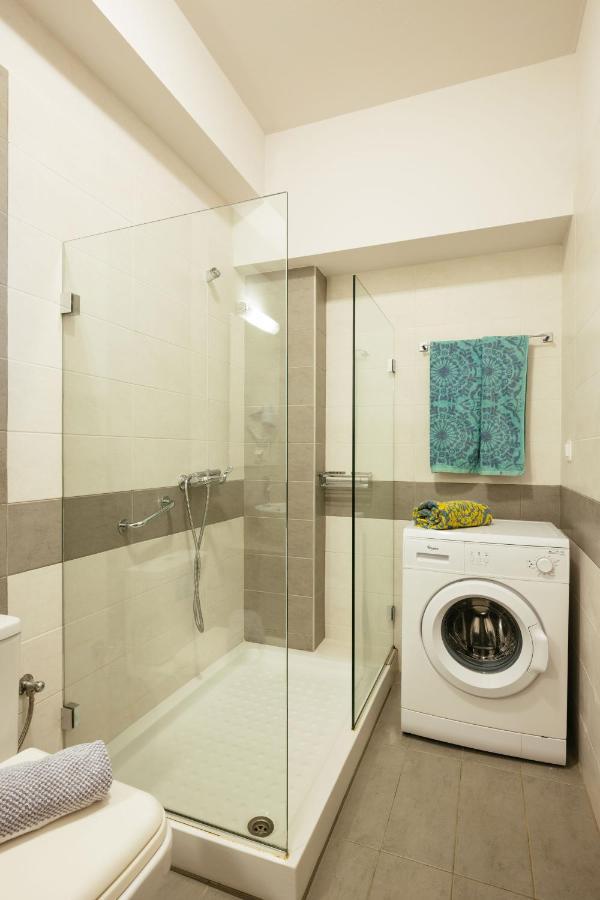 Sea View Luxury Apartments Плакиас Екстериор снимка