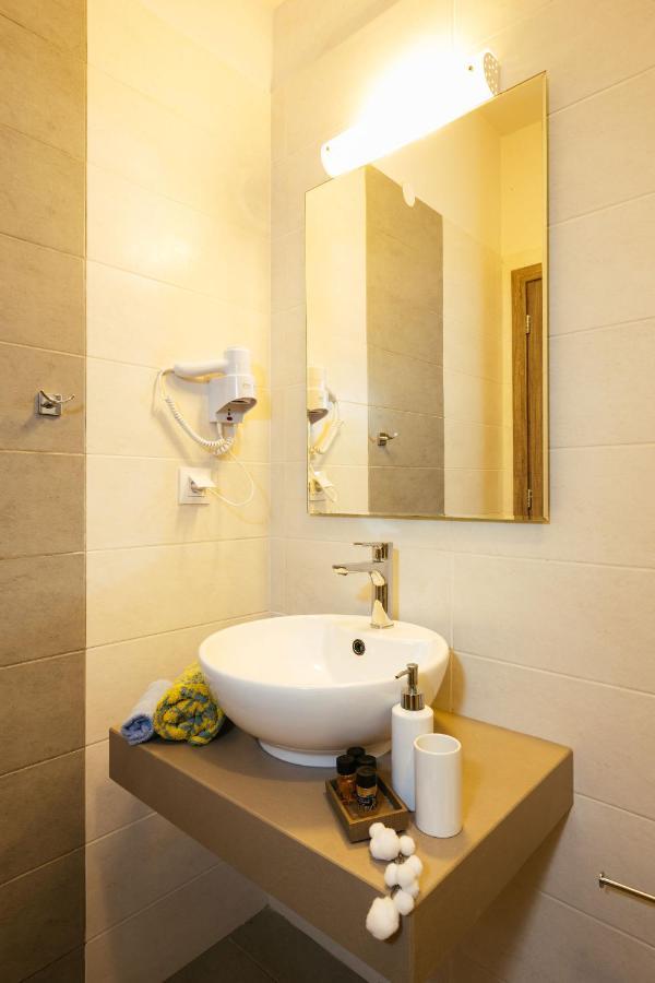 Sea View Luxury Apartments Плакиас Екстериор снимка