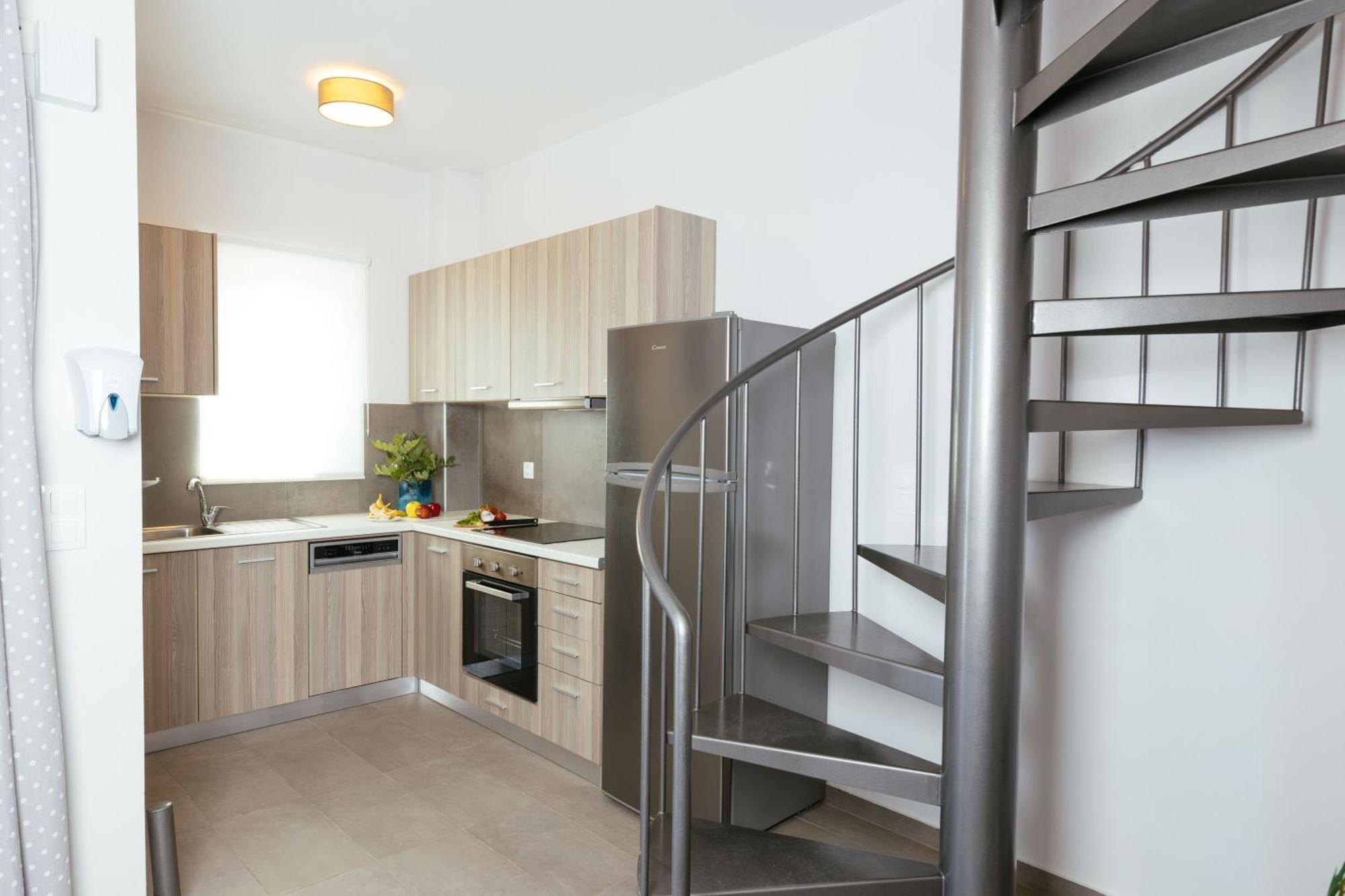 Sea View Luxury Apartments Плакиас Екстериор снимка