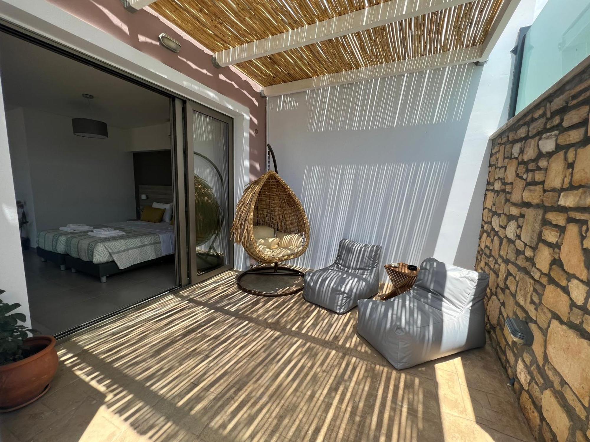 Sea View Luxury Apartments Плакиас Екстериор снимка