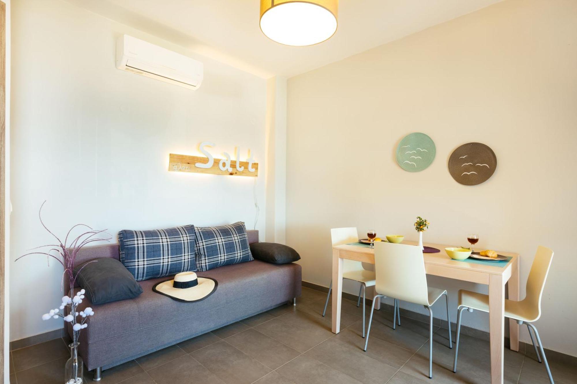 Sea View Luxury Apartments Плакиас Екстериор снимка