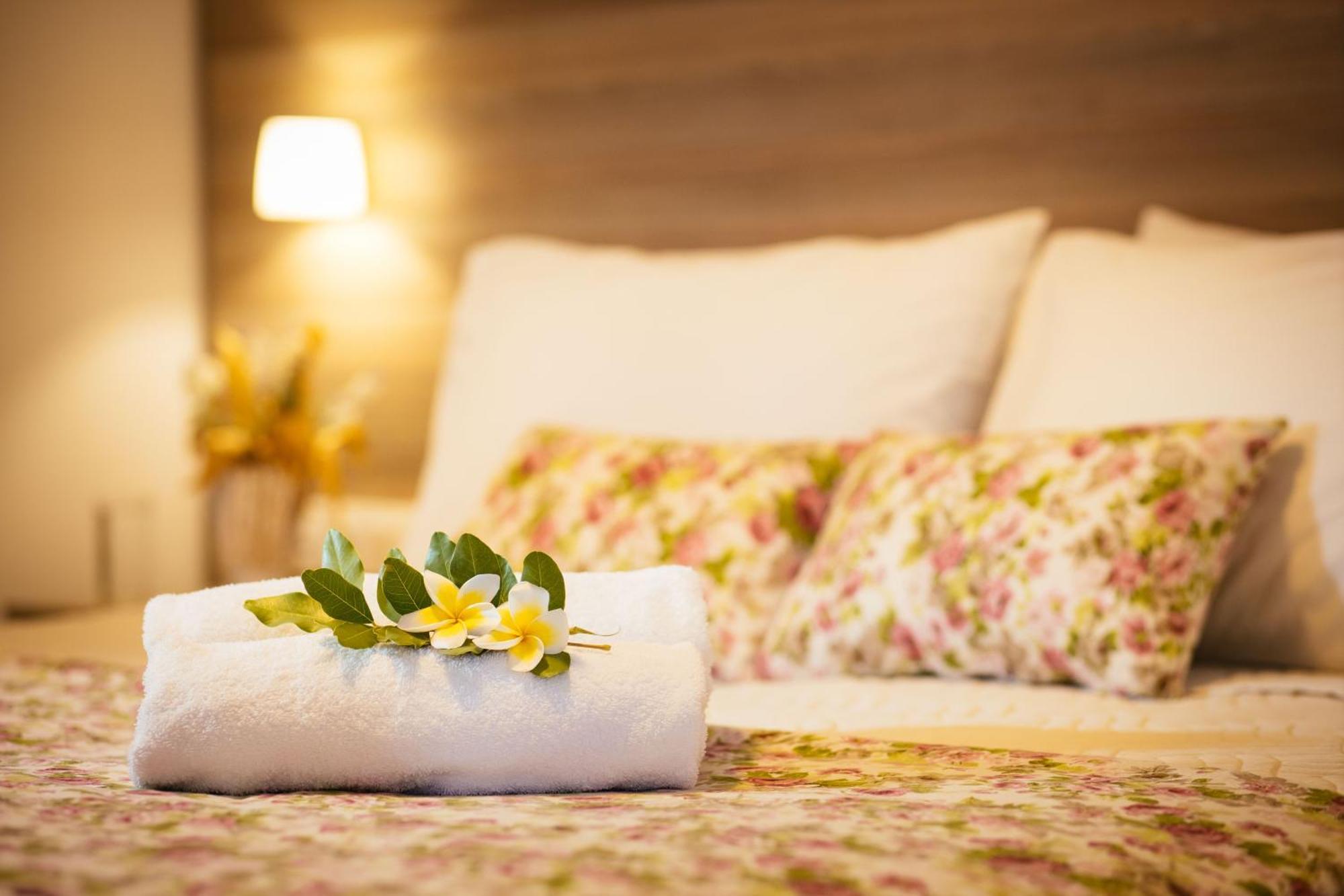 Sea View Luxury Apartments Плакиас Екстериор снимка