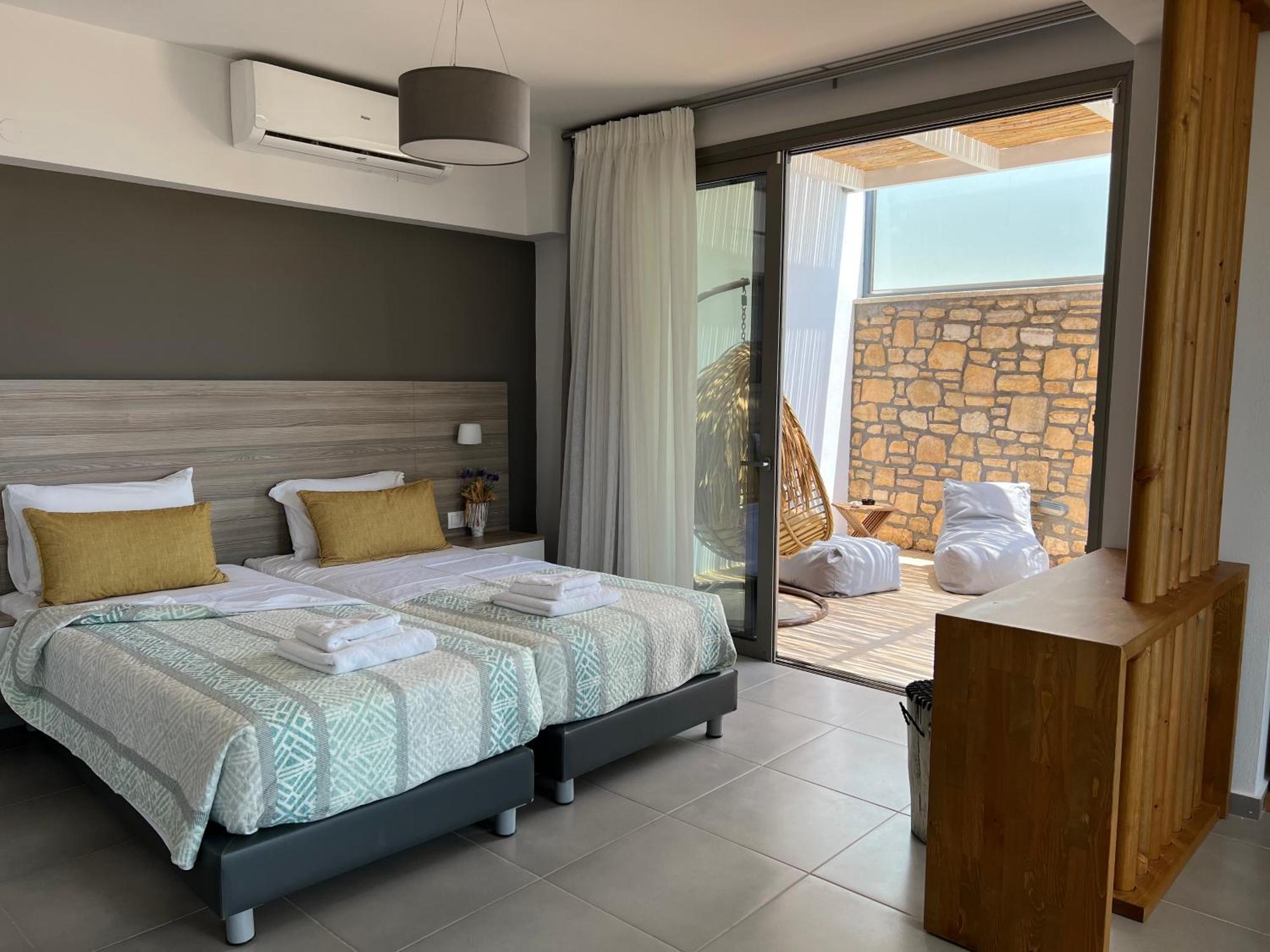 Sea View Luxury Apartments Плакиас Екстериор снимка